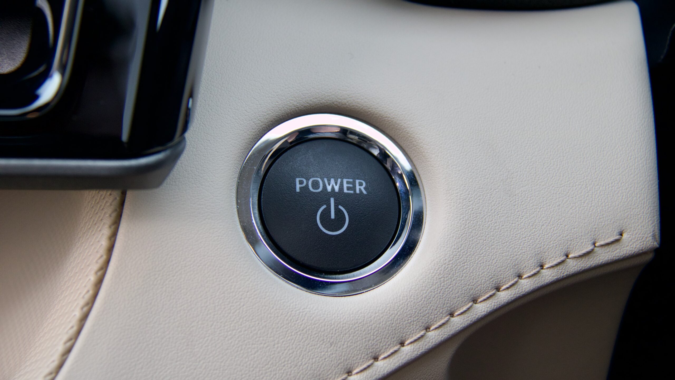 2024 Toyota Kluger Grande start button