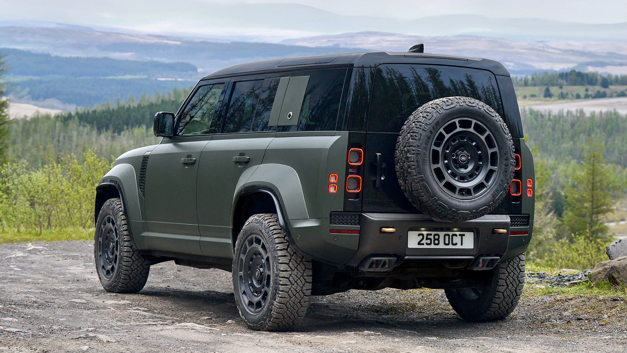 2025 Defender OCTA is a $300k Twin-Turbo V8 Flagship | DiscoverAuto