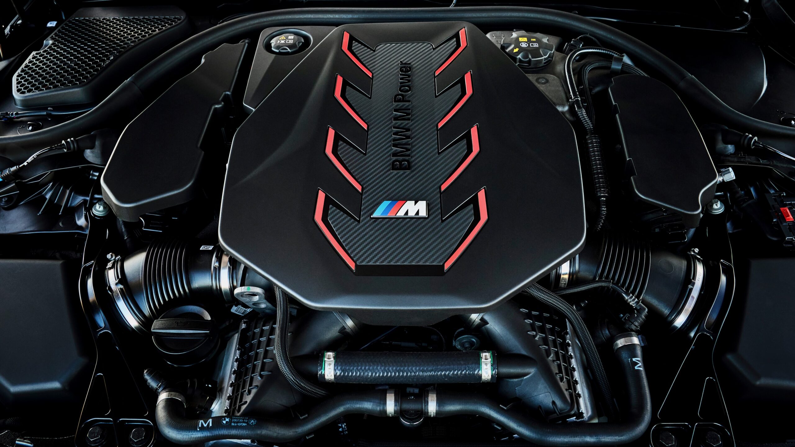 BMW M5 Touring engine